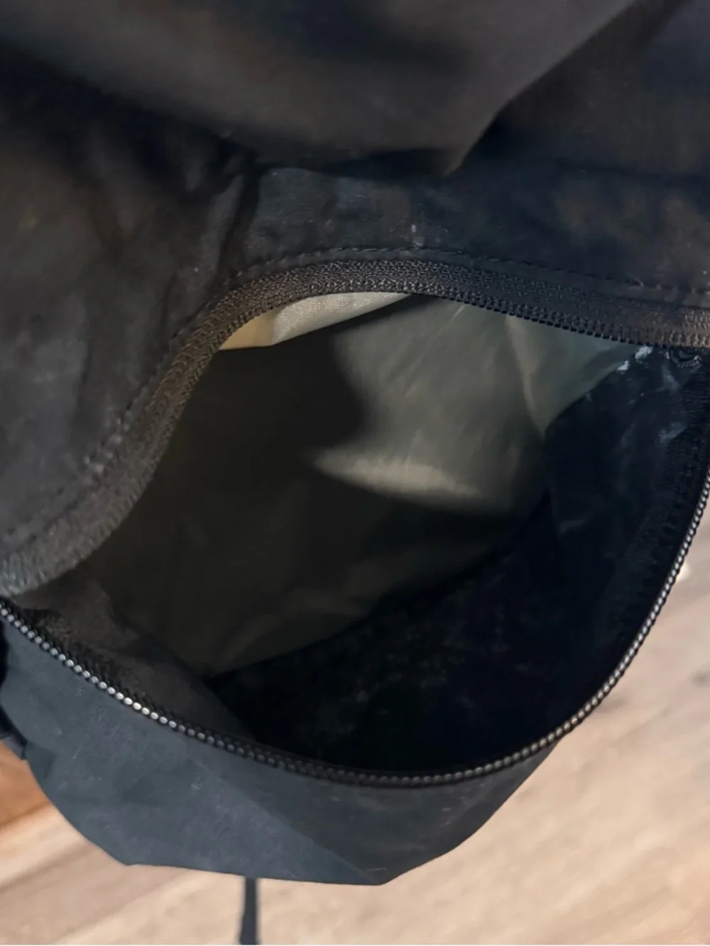 Fjällräven High Coast 18 Backpack Black Lightweight Hiking Travel Bag - Picture 4 of 7